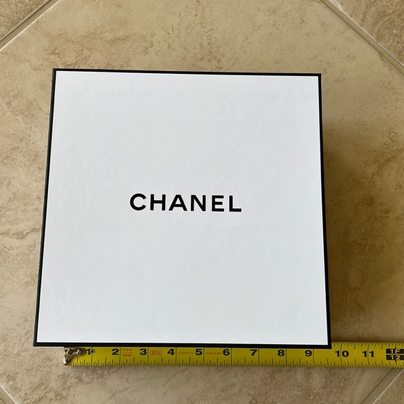 Chanel Gift Box - Picture 4 of 5